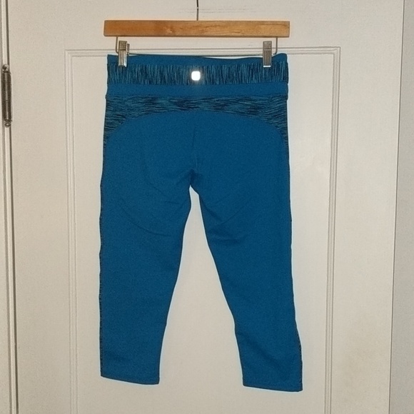 Fabletics crop leggings, sz S - Picture 2 of 4